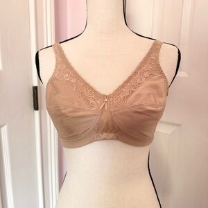 NWT Trulife lined w/ COOLMAX fabric champagne/beige lace trim nylon bra 38D